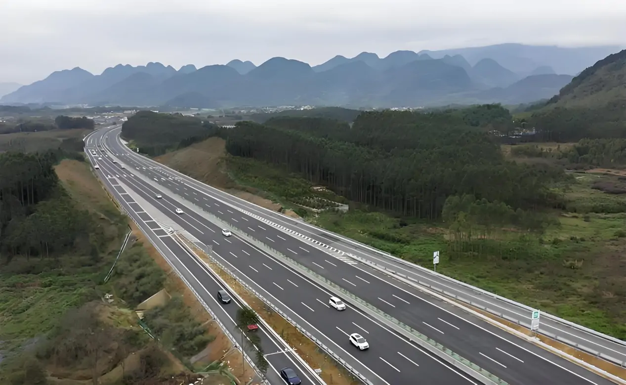 Highway emergency intercom system solution